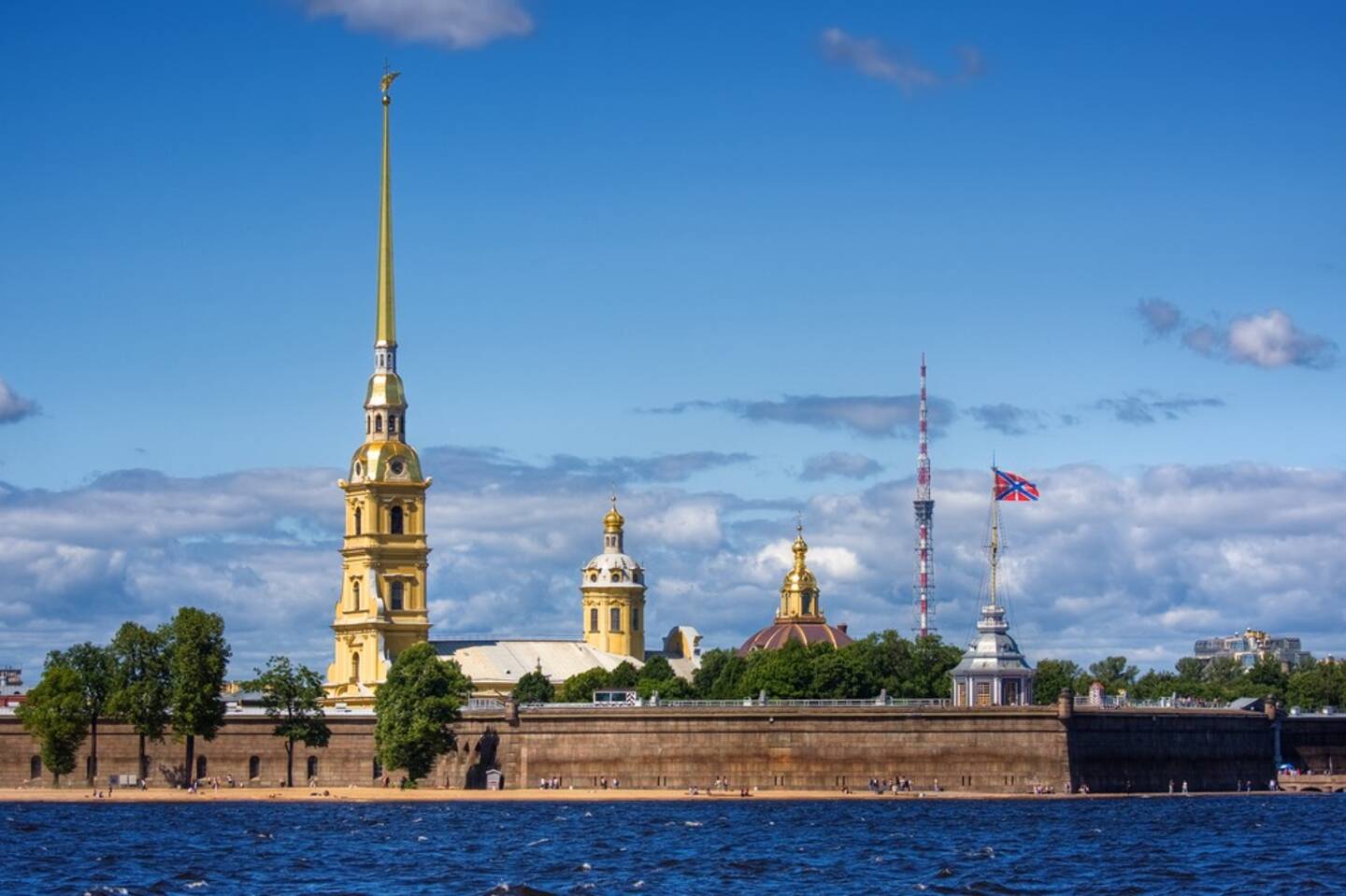 Петропавловский петербург. Петропавловская крепость в Санкт-Петербурге. Петропавловский собор Санкт-Петербург. Петропавловская крепость Забурдаев. Невская панорама Петропавловской крепости.